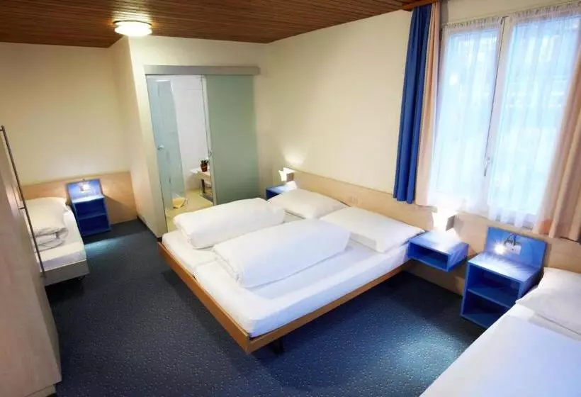 Habitació Triple Estàndard, Kreuz