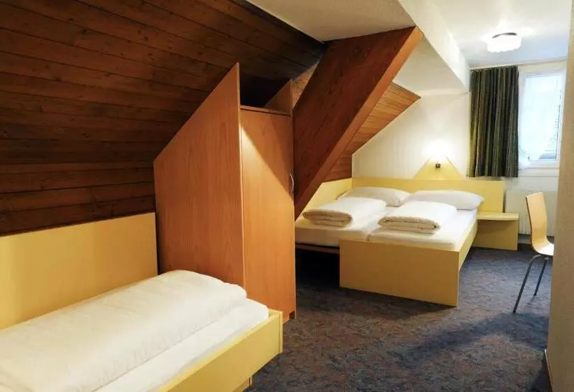 Habitació Triple Estàndard, Kreuz