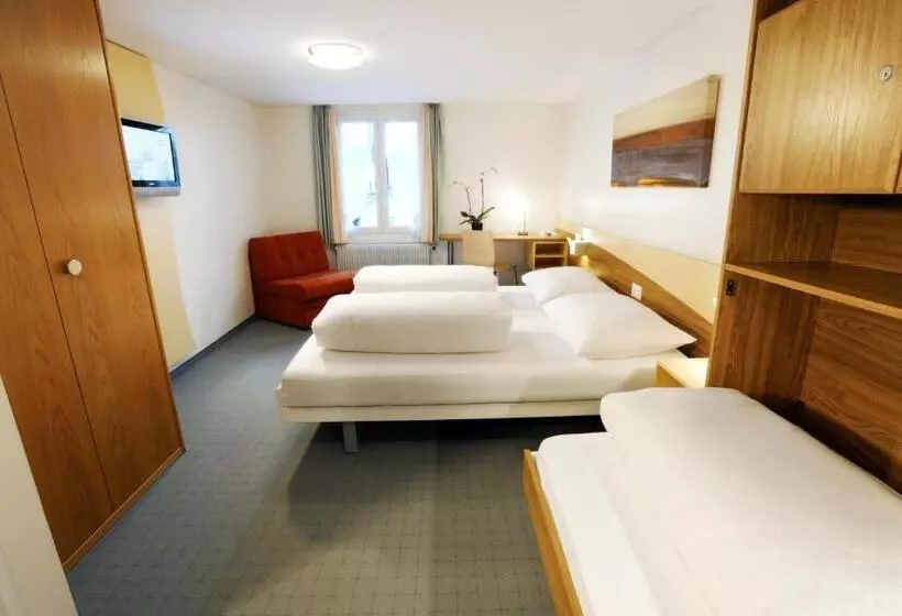 Habitació Triple Estàndard, Kreuz