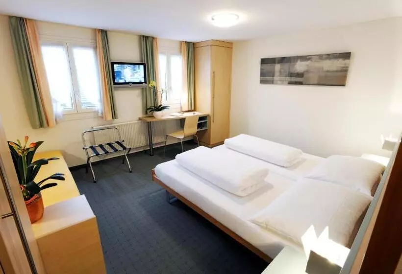 Habitació Triple Estàndard, Kreuz