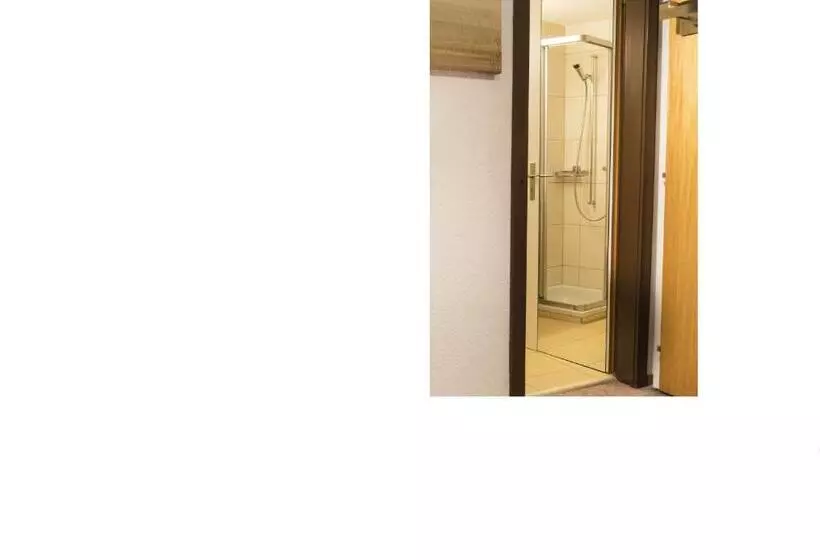 Habitació Economy Individual, Kreuz