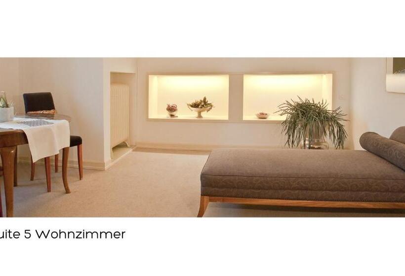 סוויטה, Schloss Brunnegg