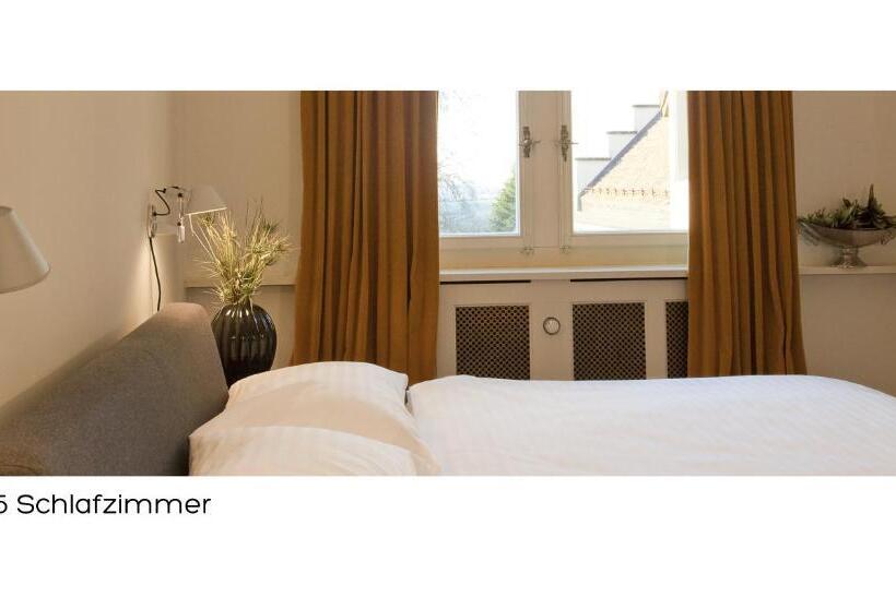 סוויטה, Schloss Brunnegg