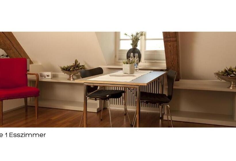 סוויטה, Schloss Brunnegg