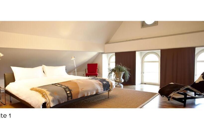 סוויטה, Schloss Brunnegg