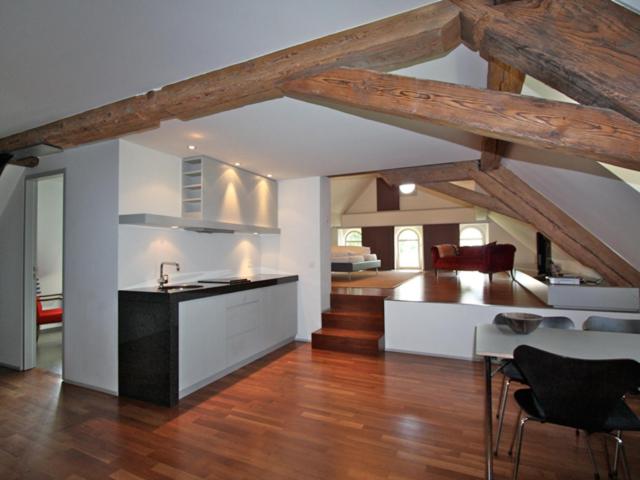 סוויטה, Schloss Brunnegg