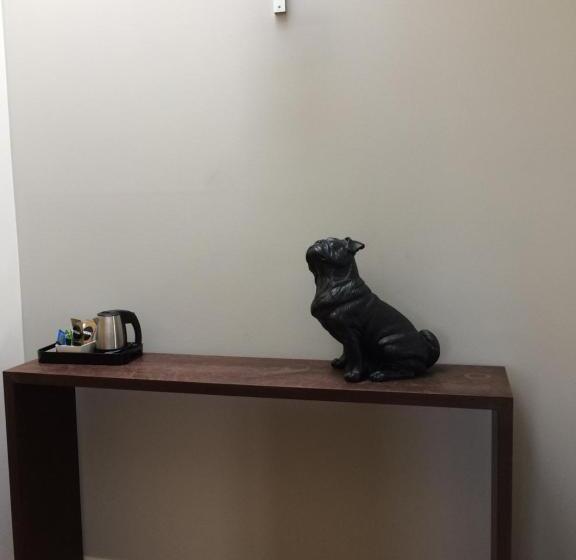 סוויטה, Schloss Brunnegg