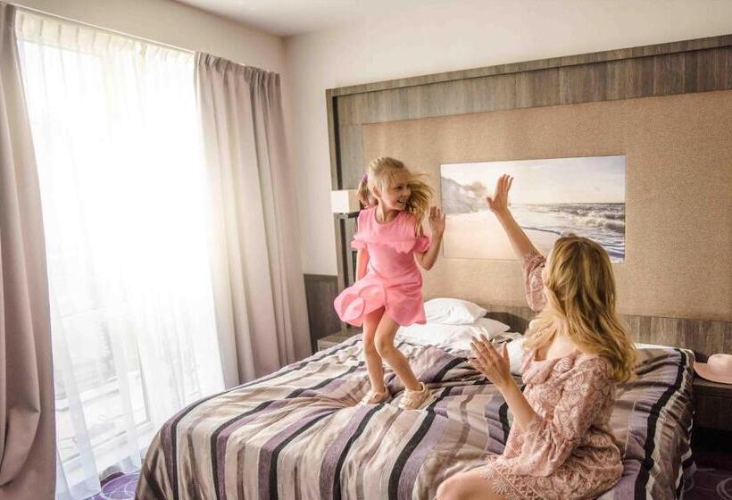 غرفة قياسية مزوَّدة بشُرفة, Senator