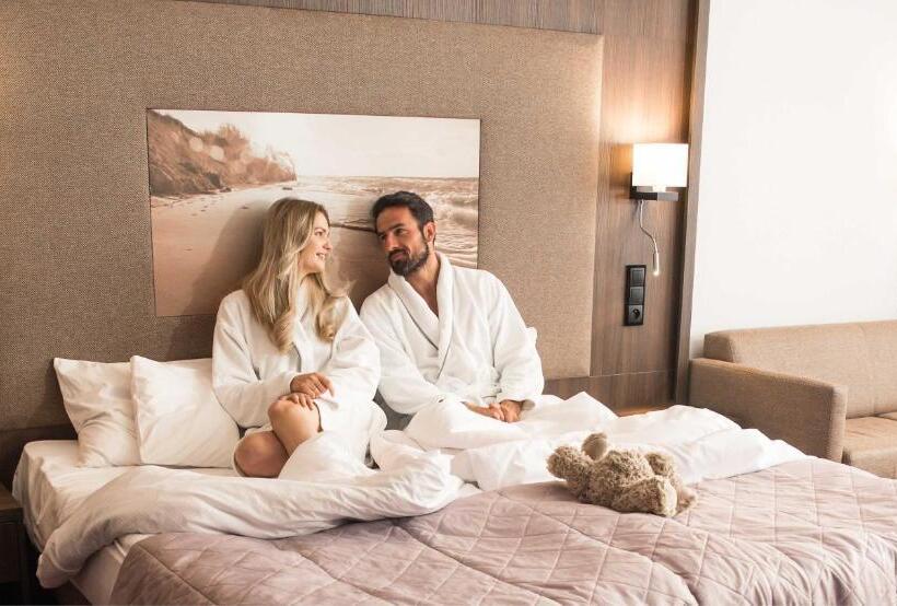 غرفة قياسية مزوَّدة بشُرفة, Senator