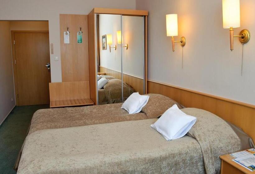 غرفة إقتصادية فردية, Senator