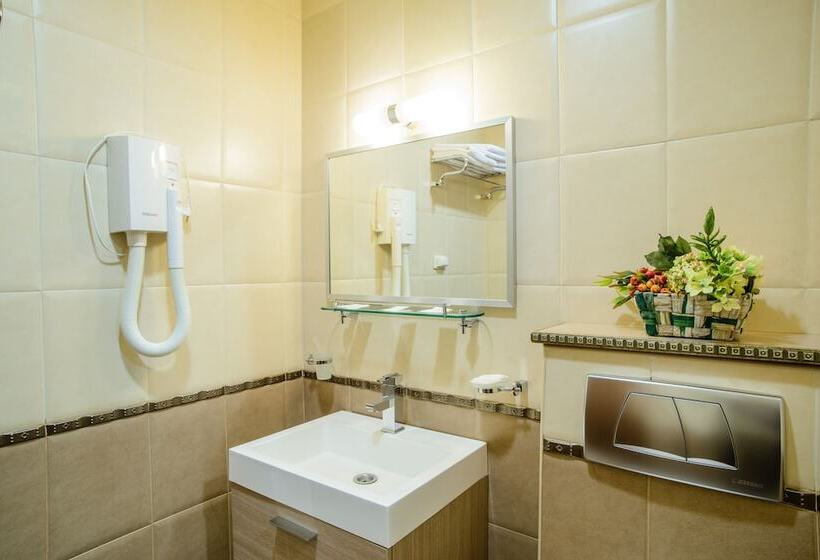 Economy Quadruple Room, Sk Royal Kaluga