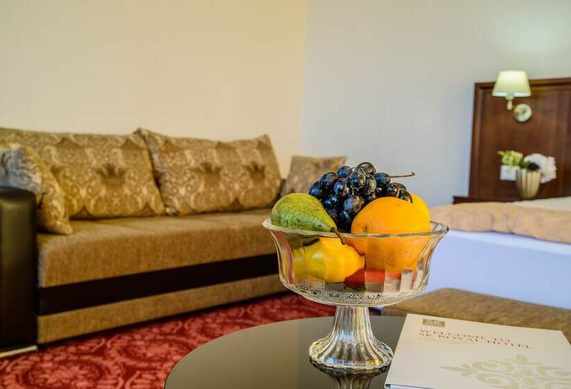 بانگلوی استاندارد, Sk Royal Kaluga