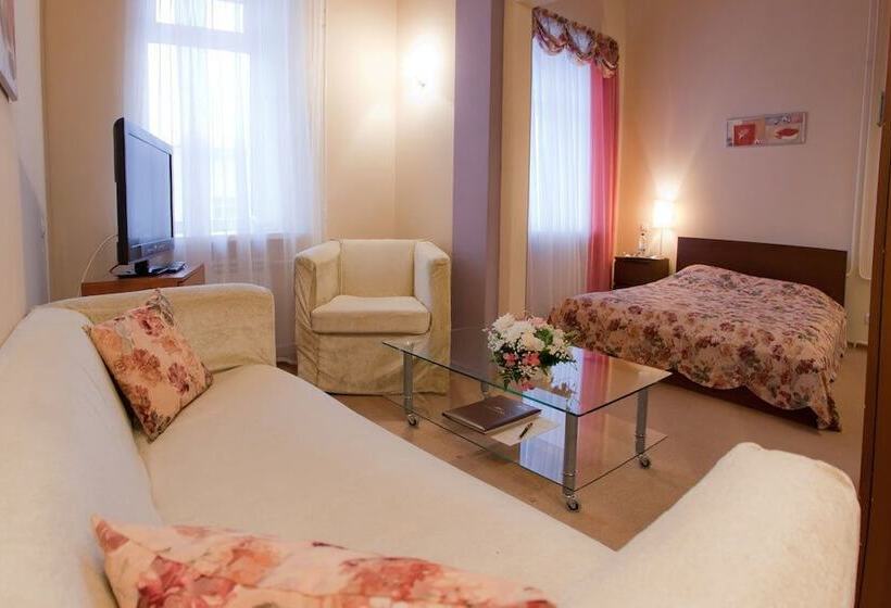 جناح جونيور, Stone