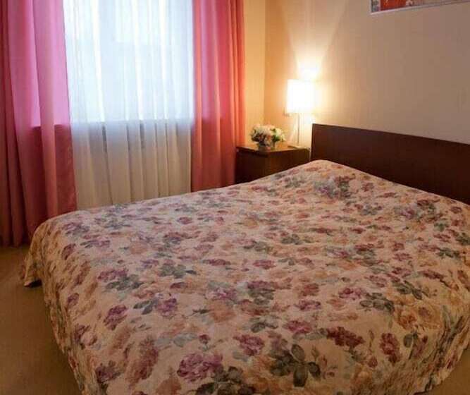 جناح جونيور, Stone