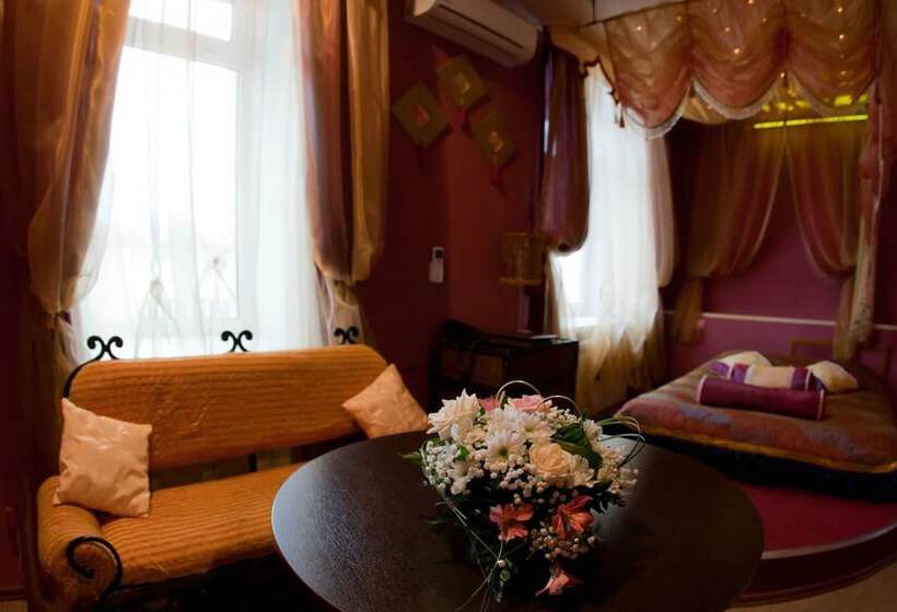 جناح سوبيريور, Stone