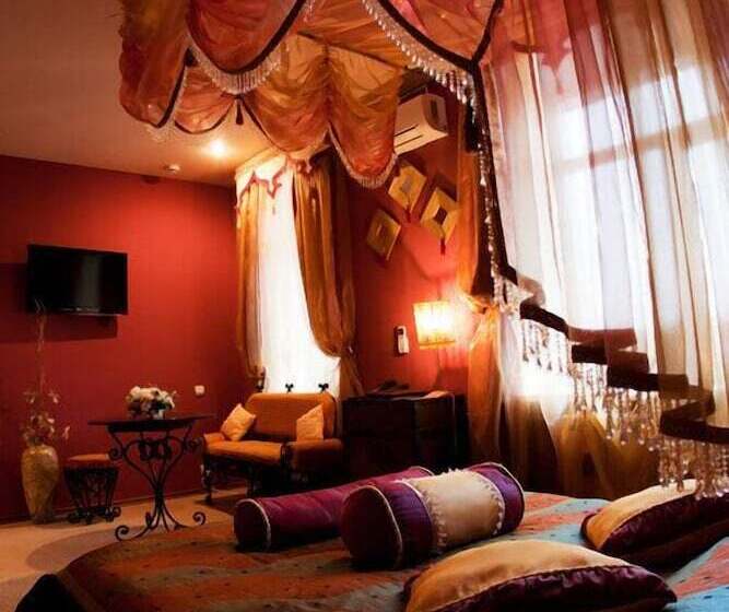 جناح سوبيريور, Stone