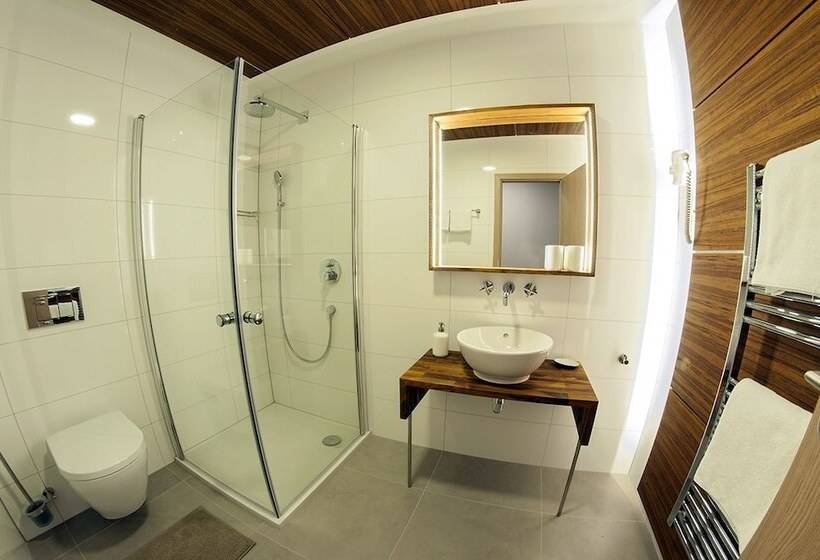 סטודיו משפחתי, Hygge Hotel U Zvonu