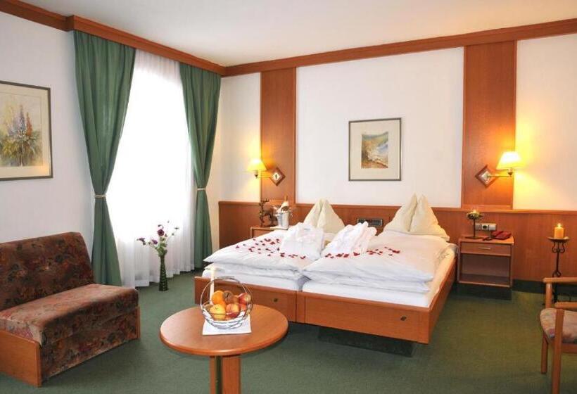 이코노미 트리플 룸, Zum Goldenen Hirschen