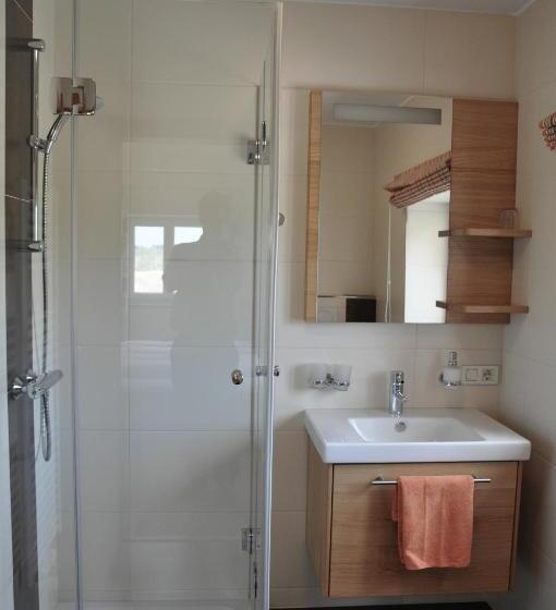 חדר משפחתי, ölerhof