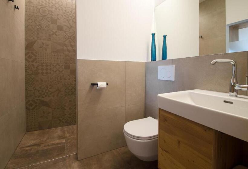 חדר קומפורט, ölerhof