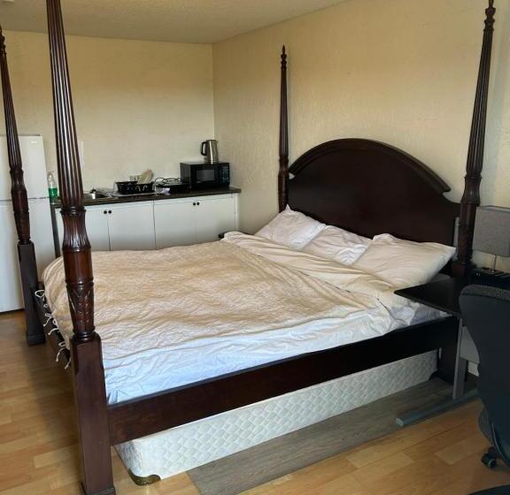 חדר סופריור עם מיטת קינג, Kings Court Motel