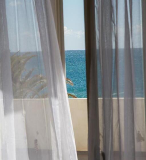 带海景标准四人间, Bluriva