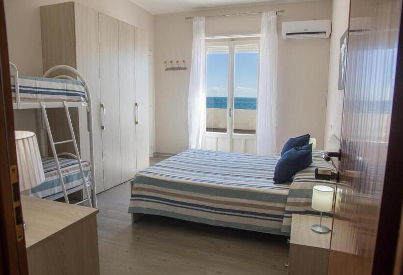 带阳台标准四人间, Bluriva