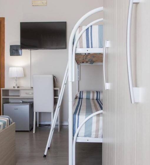 Triple Room Sea View, Bluriva