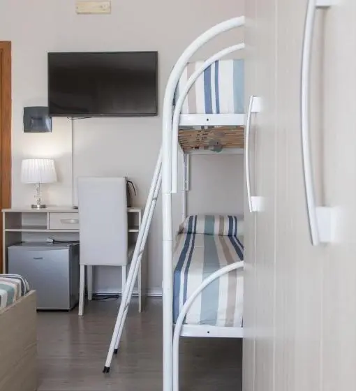 Triple Room Sea View, Bluriva