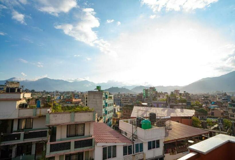 اتاق لوکس با بالکن, Madhuban