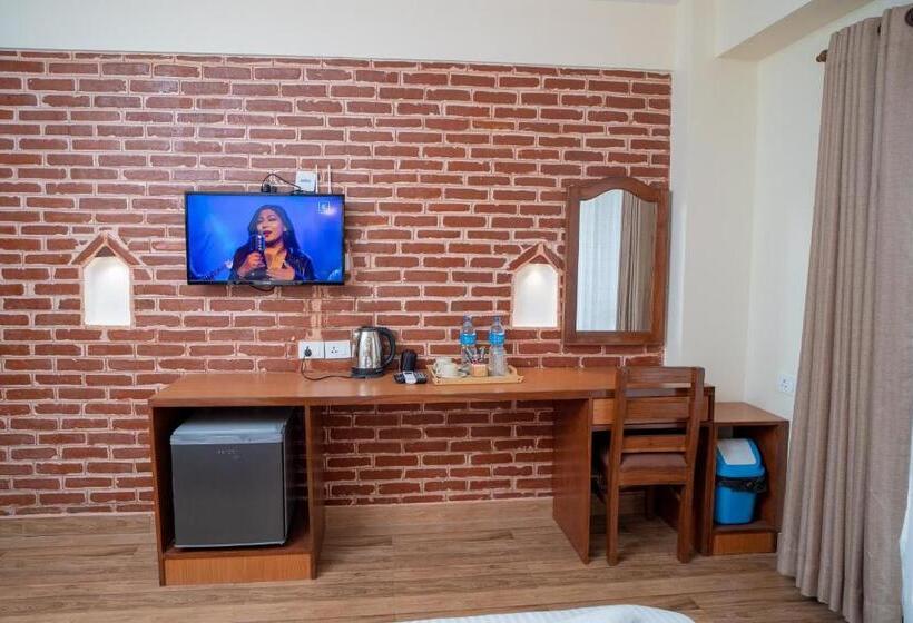 اتاق لوکس با بالکن, Madhuban