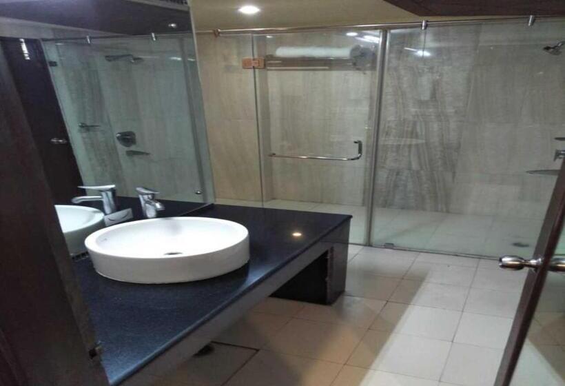 行政三人间, Comfort Inn Bl