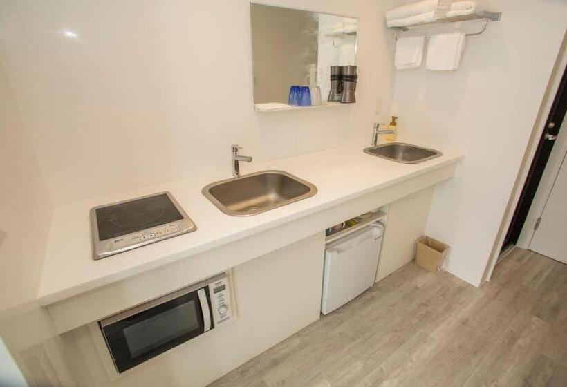 اتاق استاندارد با چشمانداز دریا, ホテル フィオマーレ