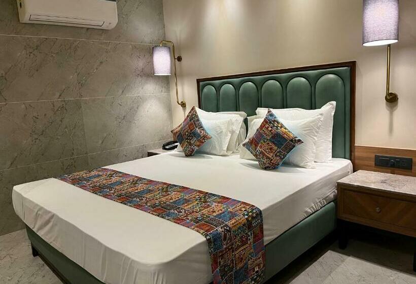 غرفة ديلوكس, Suvidha Suites