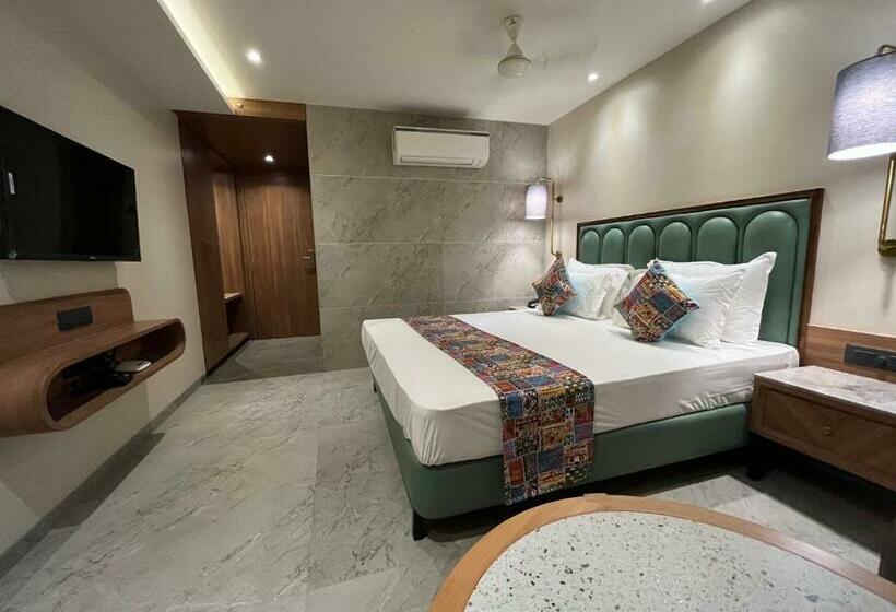 غرفة ديلوكس, Suvidha Suites