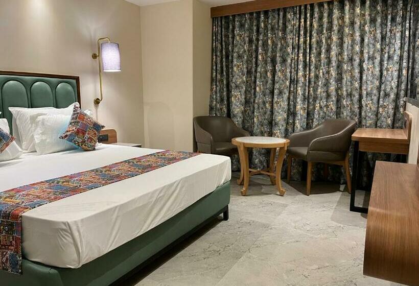 غرفة ديلوكس, Suvidha Suites