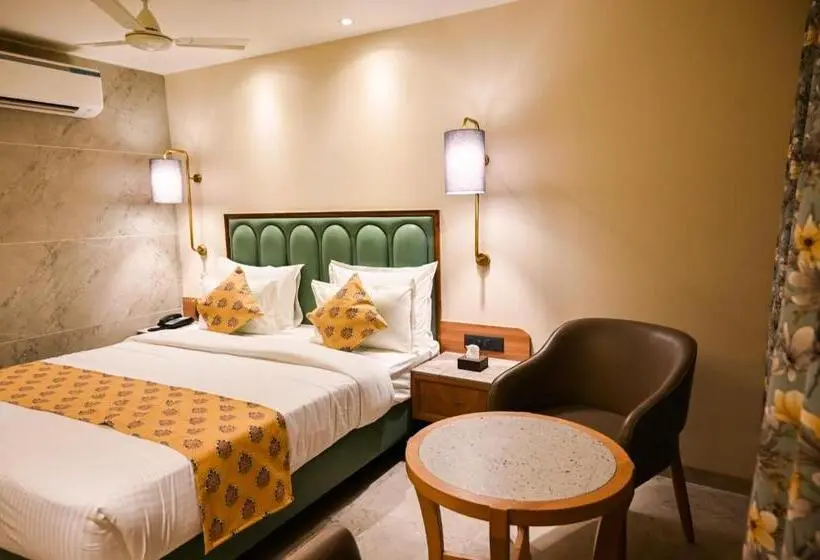 Chambre Deluxe, Suvidha Suites