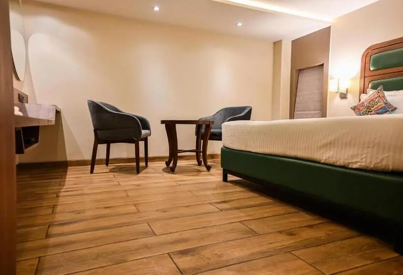 Chambre Standard, Suvidha Suites