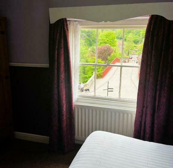 חדר בסיסי, The Tontine Hotel & Bar