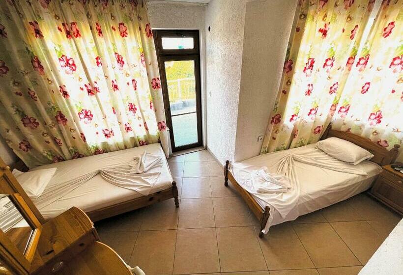 带阳台的豪华间, Angel