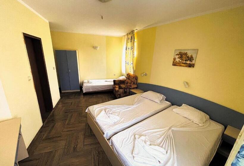 带阳台的三人标准间, Angel