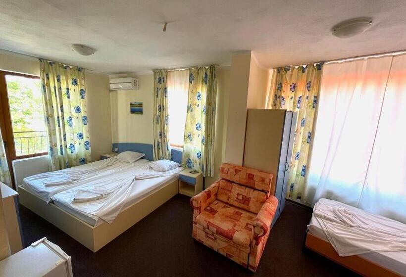 带阳台标准四人间, Angel