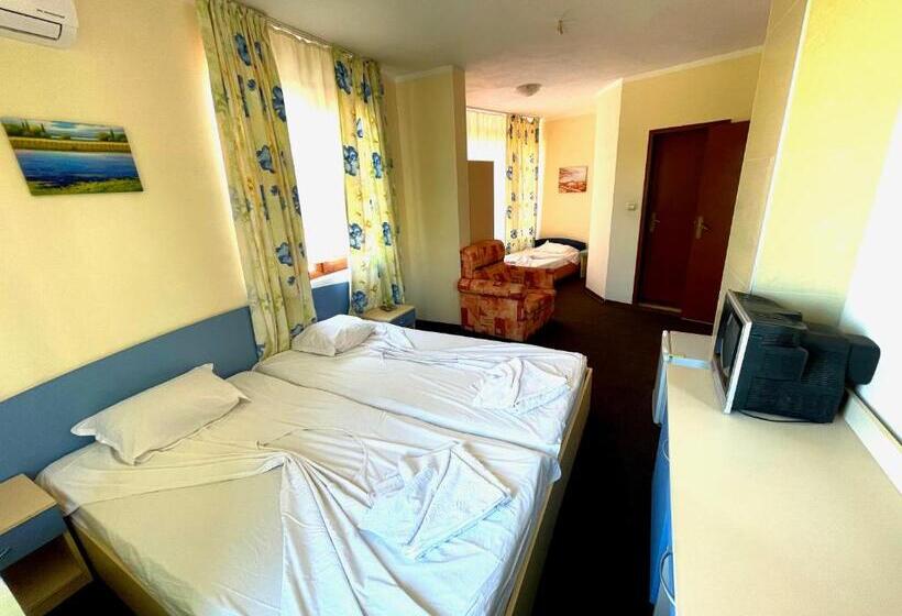 带阳台标准四人间, Angel