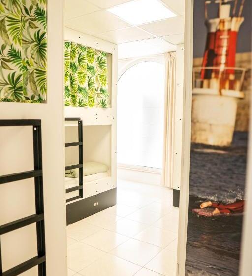 تختخواب در اتاق مشترک, Hostel Playa De Merón