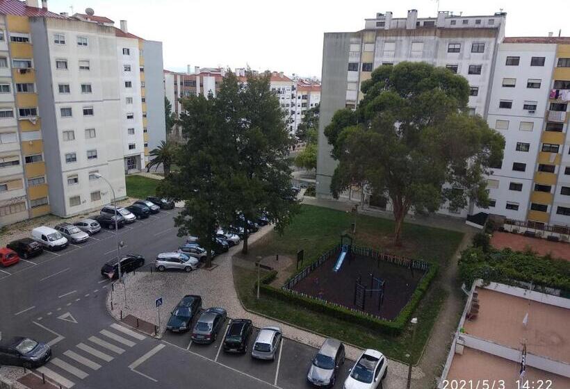 غرفة ديلوكس مطلّة علي الحديقة, Quartos Cesário Verde Massamá