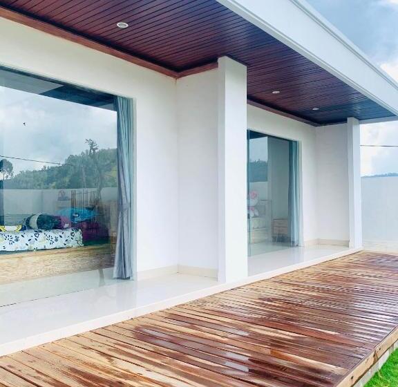 סטודיו דלוקס, Volcano Side Kintamani Bali