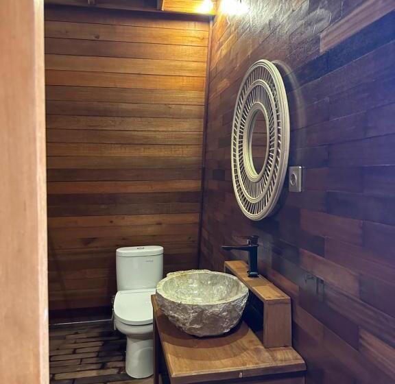 סטודיו משפחתי, Volcano Side Kintamani Bali