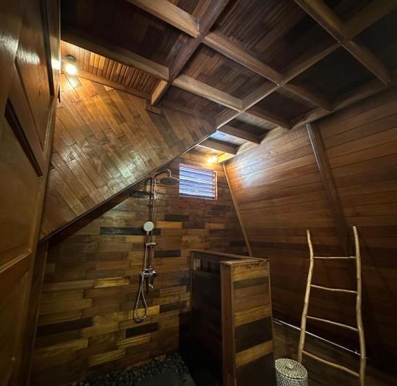 סטודיו משפחתי, Volcano Side Kintamani Bali