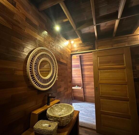 סטודיו משפחתי, Volcano Side Kintamani Bali