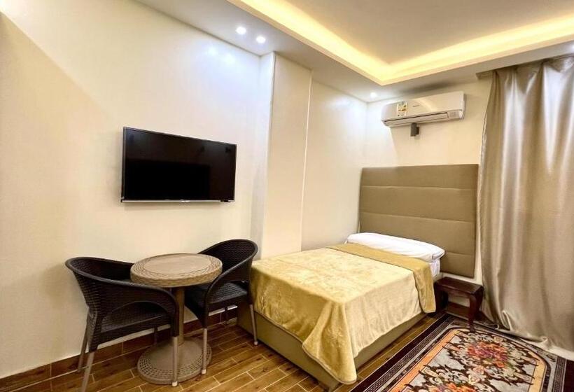 اتاق لوکس سه تخته, Pyramids Gardens Hotel   فندق حدائق الاهرام